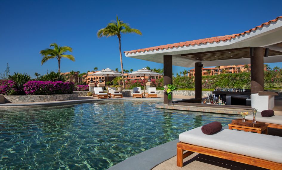 the Zoetry Casa del Mar Los Cabos resort pool with the swim up bar